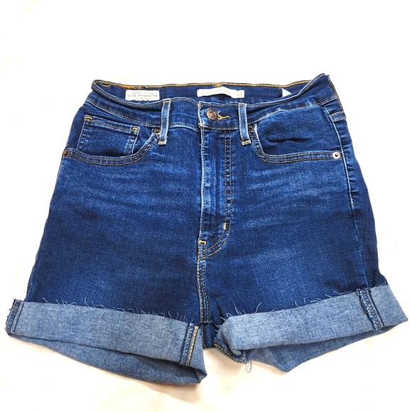 Levi's Pants - Levi shorts from buckle